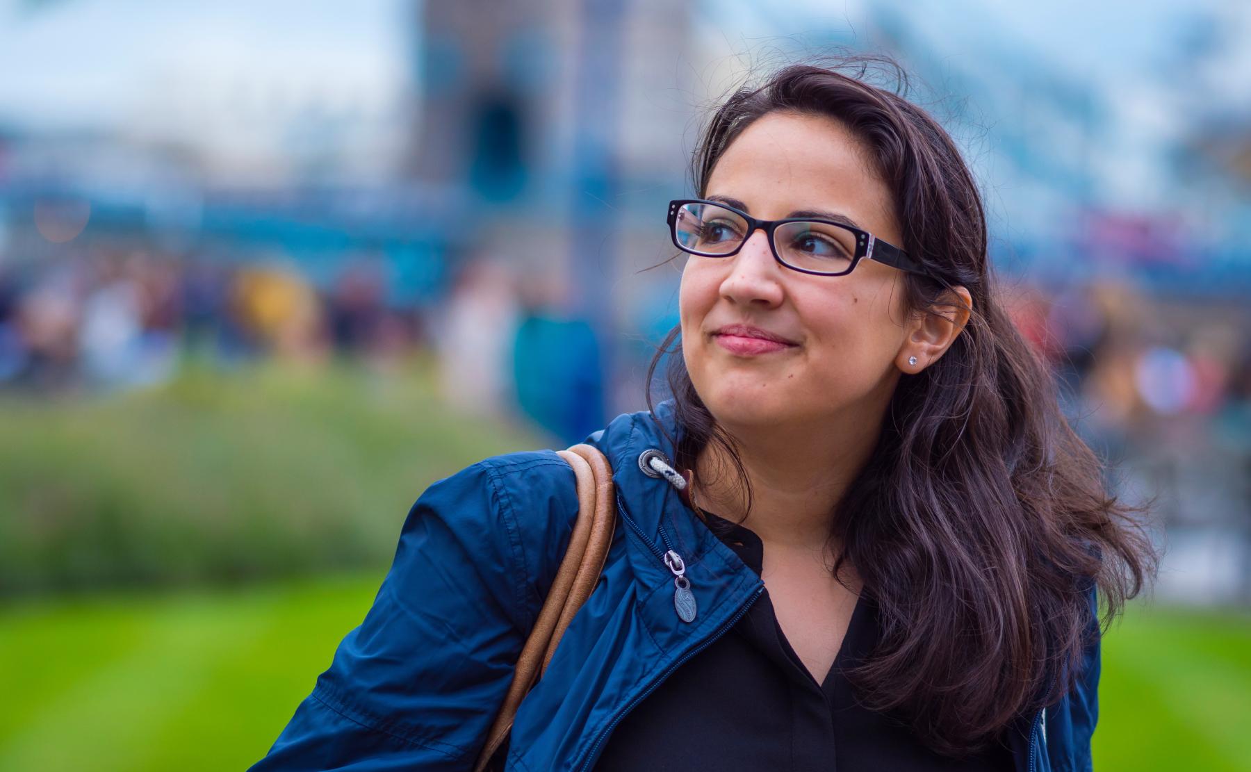 Woman with glasses in front of Tower Bridge
